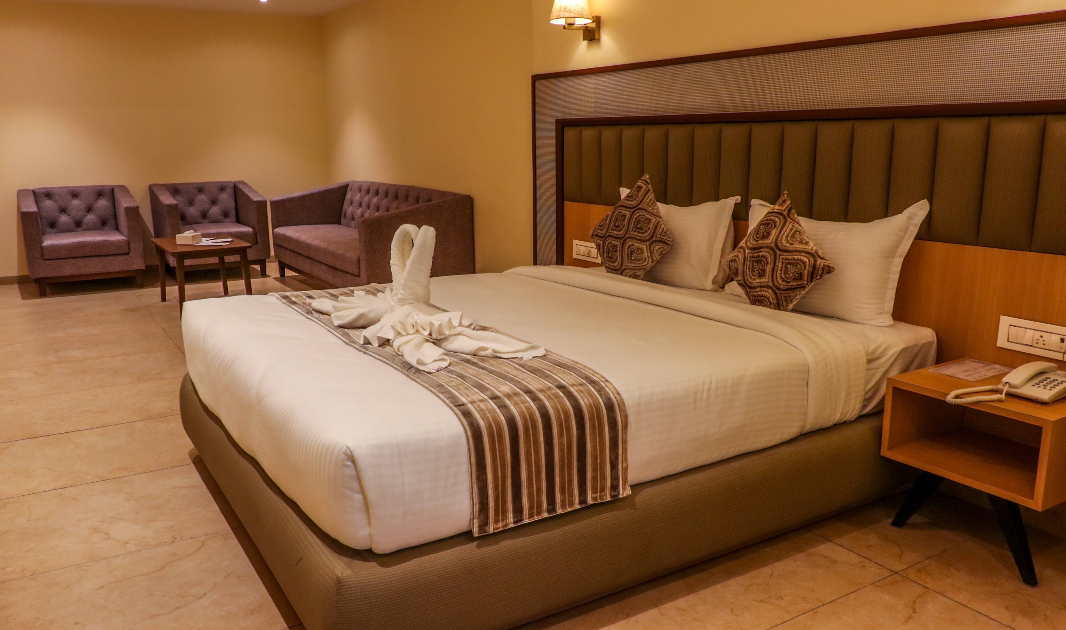 Rudra Shelter Business hotel - Tap to explore photos