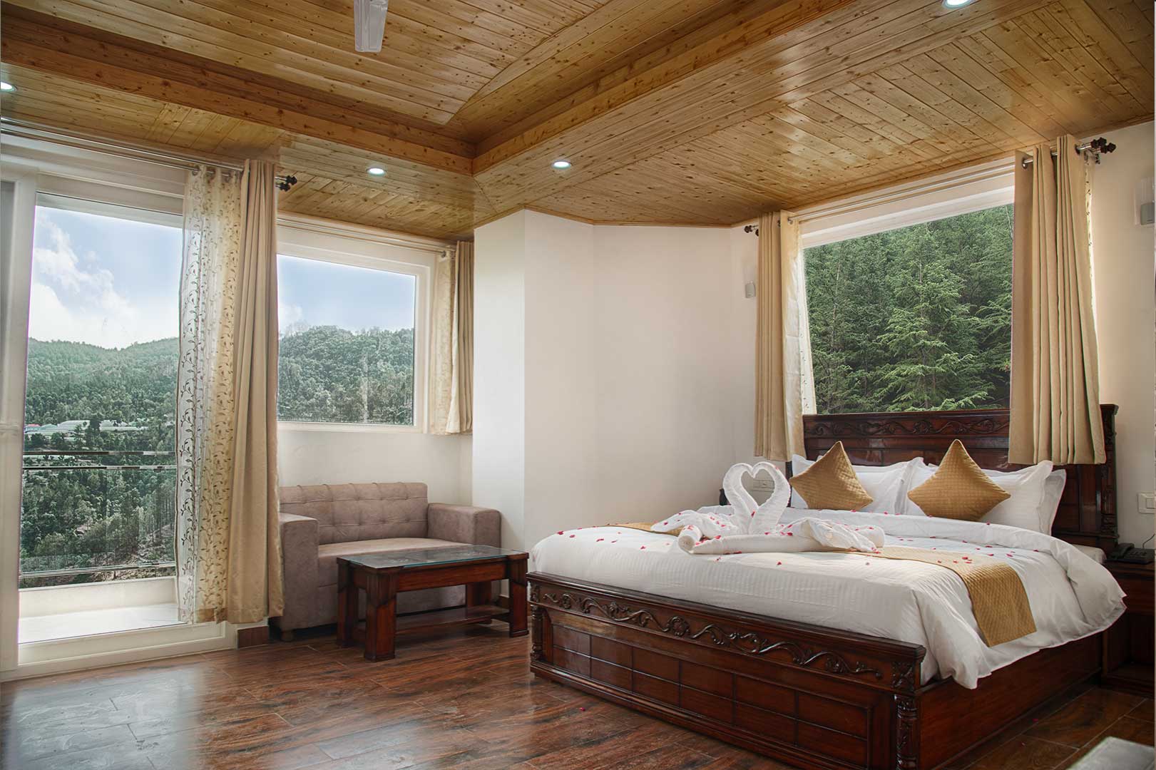 Hotel Green valley,Chail - Tap to explore photos