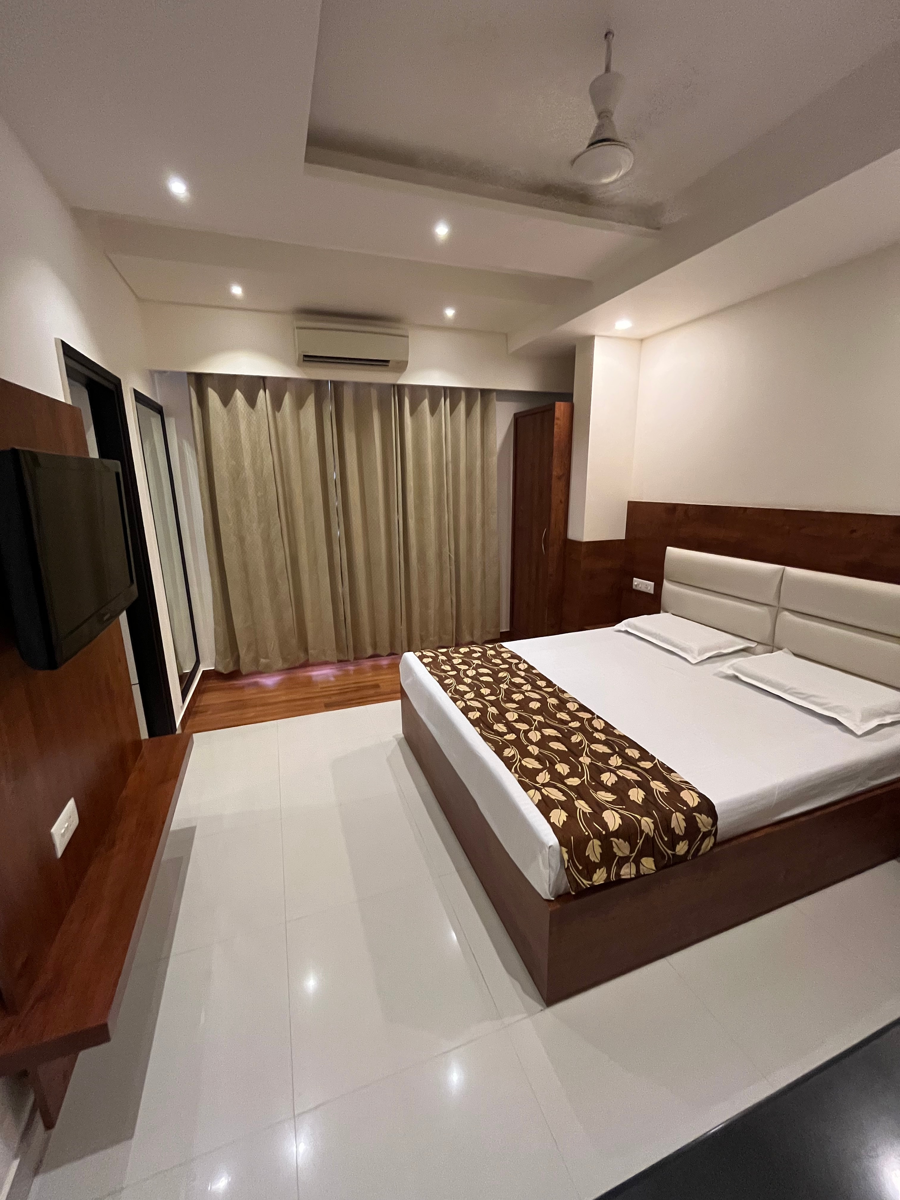 BR Inn Bathinda - Tap to explore photos