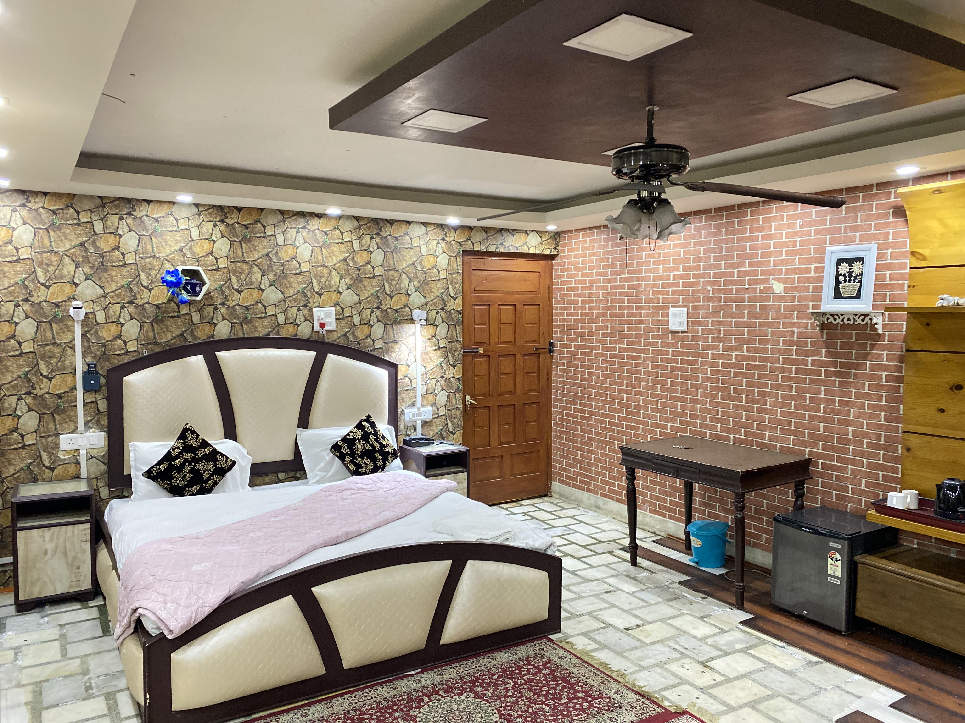 Urban Inn Resort Nearby Srinagar Airport - Tap to explore photos