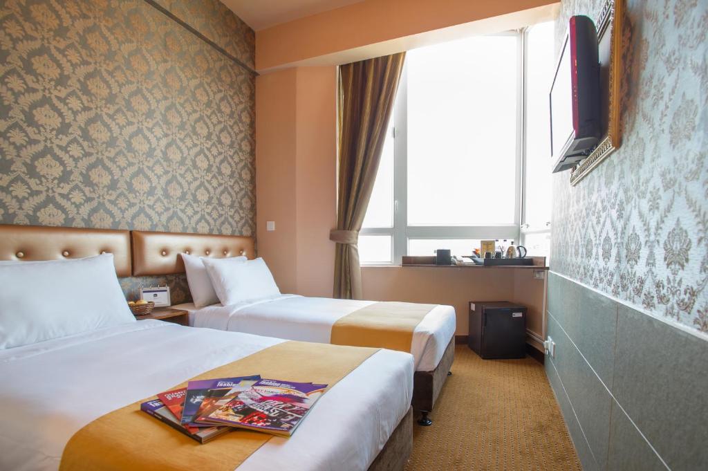 Best Western Hotel Causeway Bay Hong Kong - Tap to explore photos