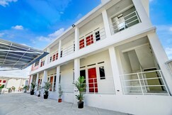 OYO Madani Guest House Syariah, Malang