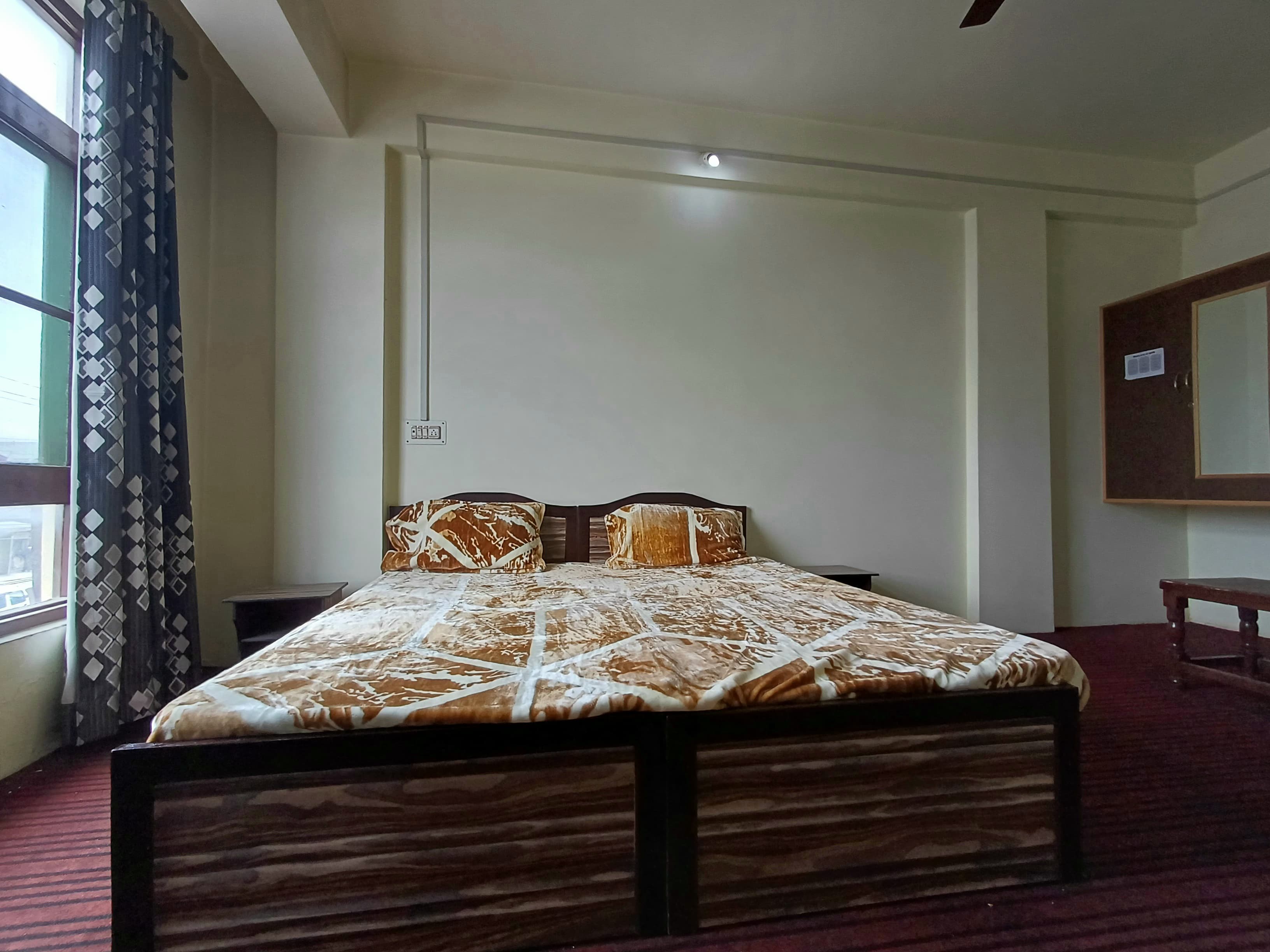 Burge Green Guest House Srinagar - Tap to explore photos