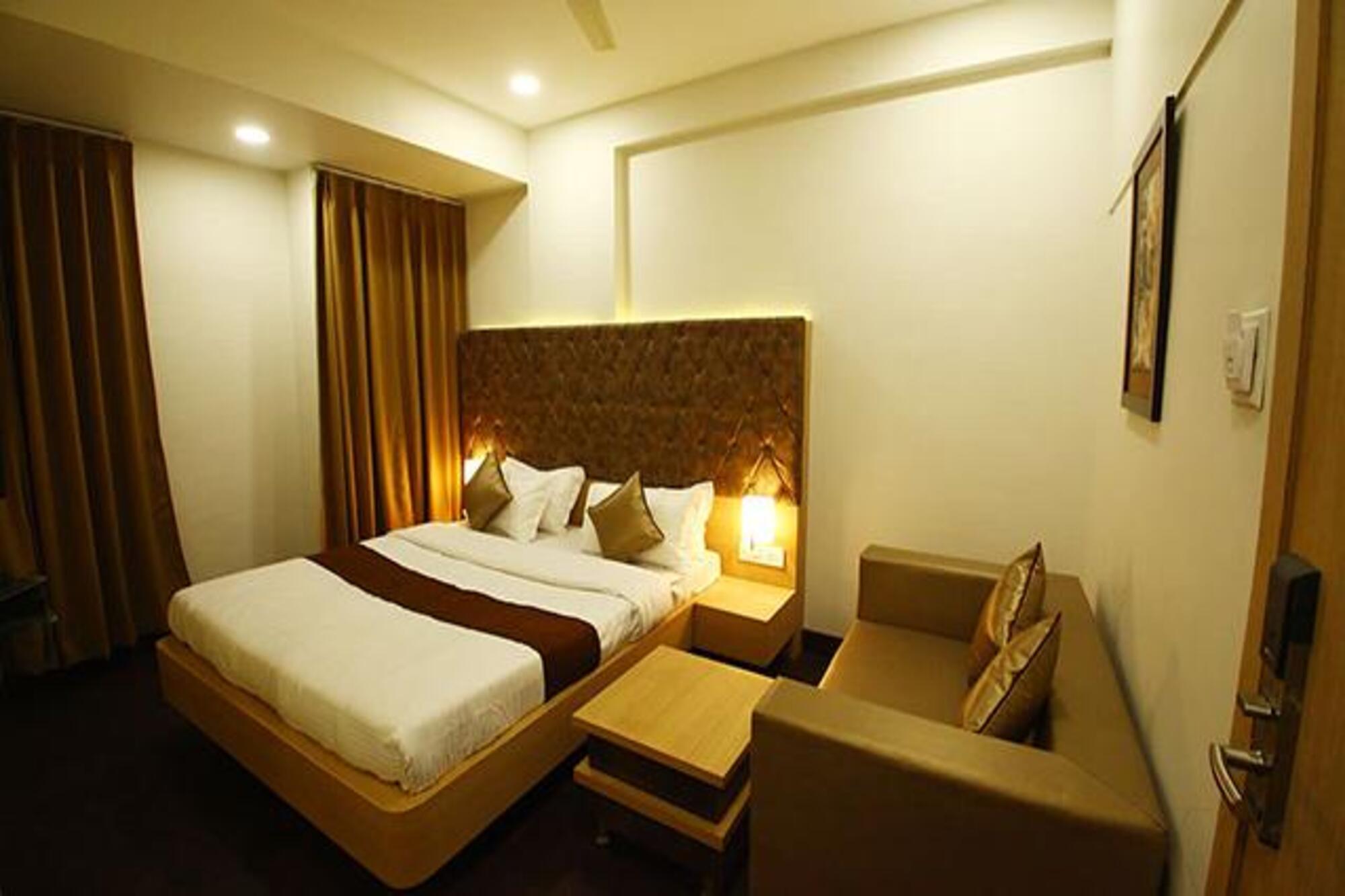 FabHotel New Rajdoot - Tap to explore photos