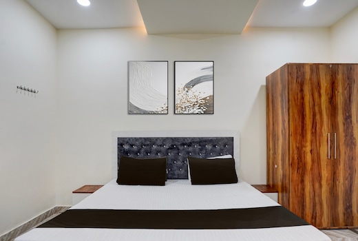 Hotel O R N Palace