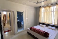 Parvata Droni Home Stay, Shoghi