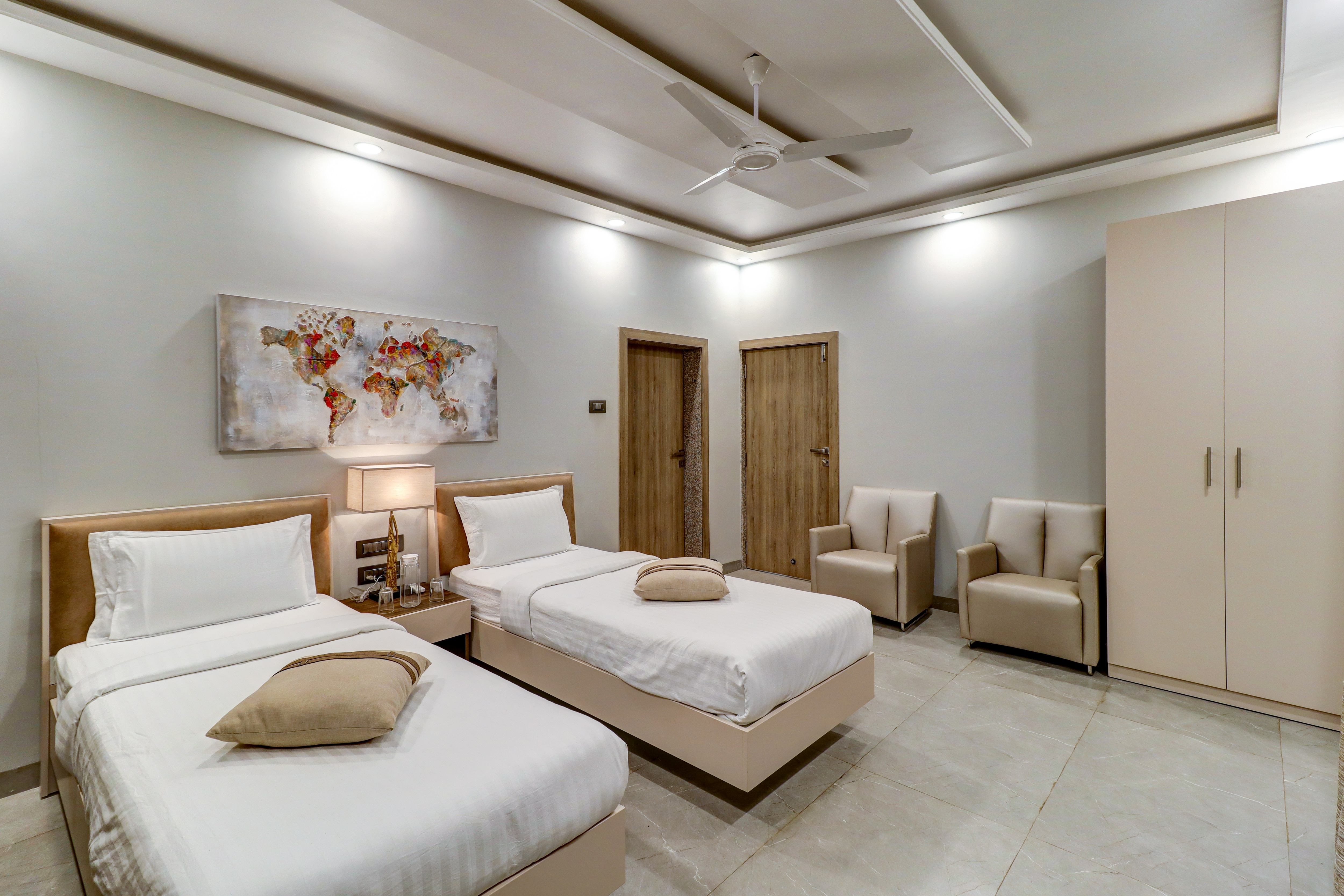 4bhk Arlington Classic - Tap to explore photos
