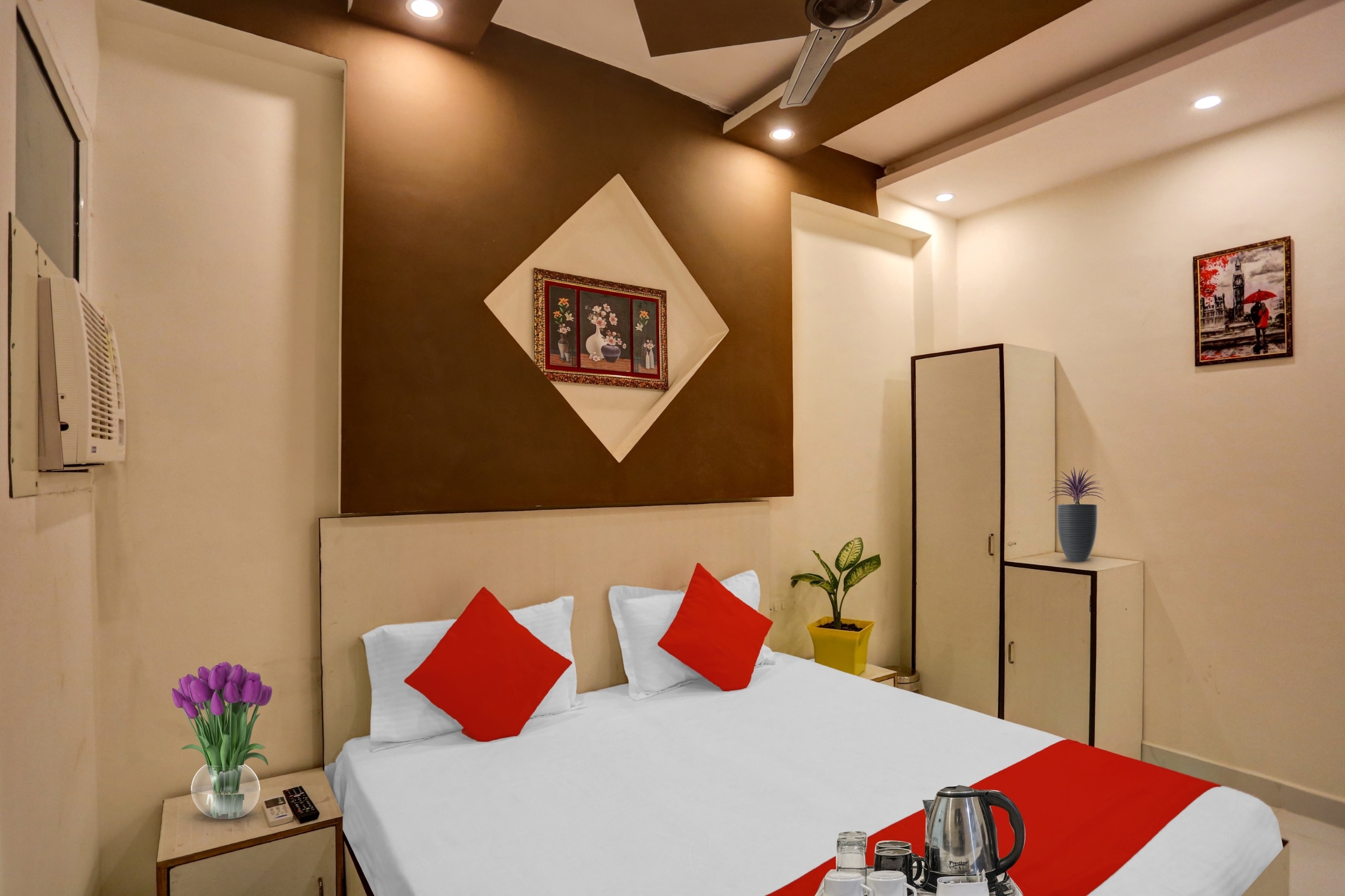 Hotel O Luxury Inn - Tap to explore photos