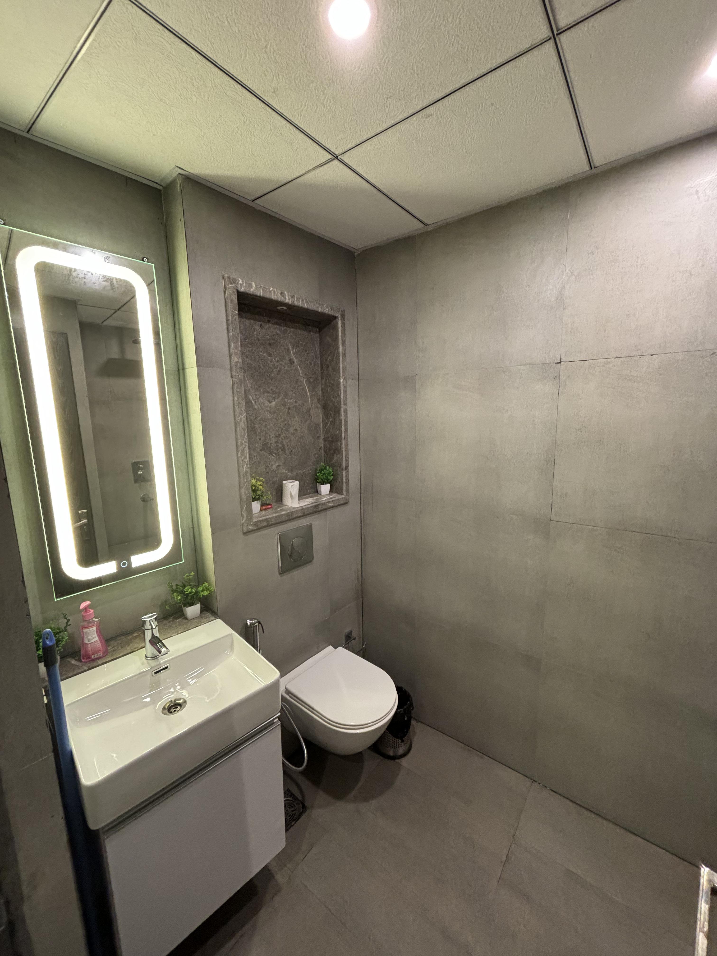 Downtown Spira studio - Tap to explore photos