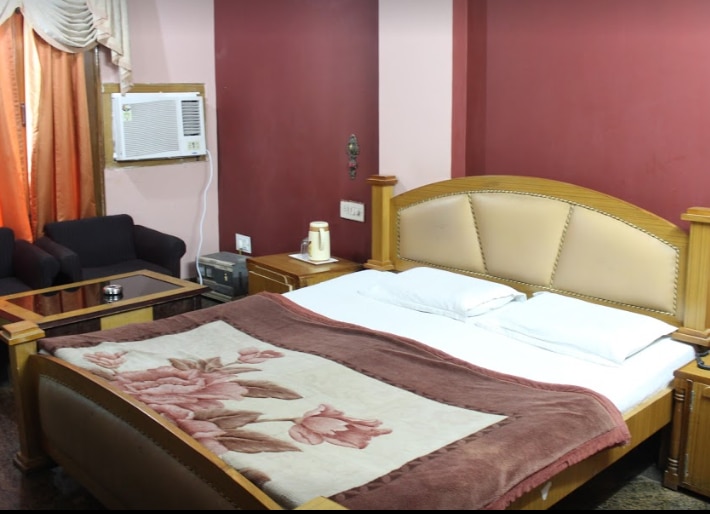 Hotel Shre Vardhman Clasic - Tap to explore photos