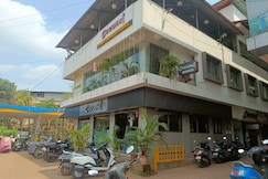 Hotel Coconut, Kudal