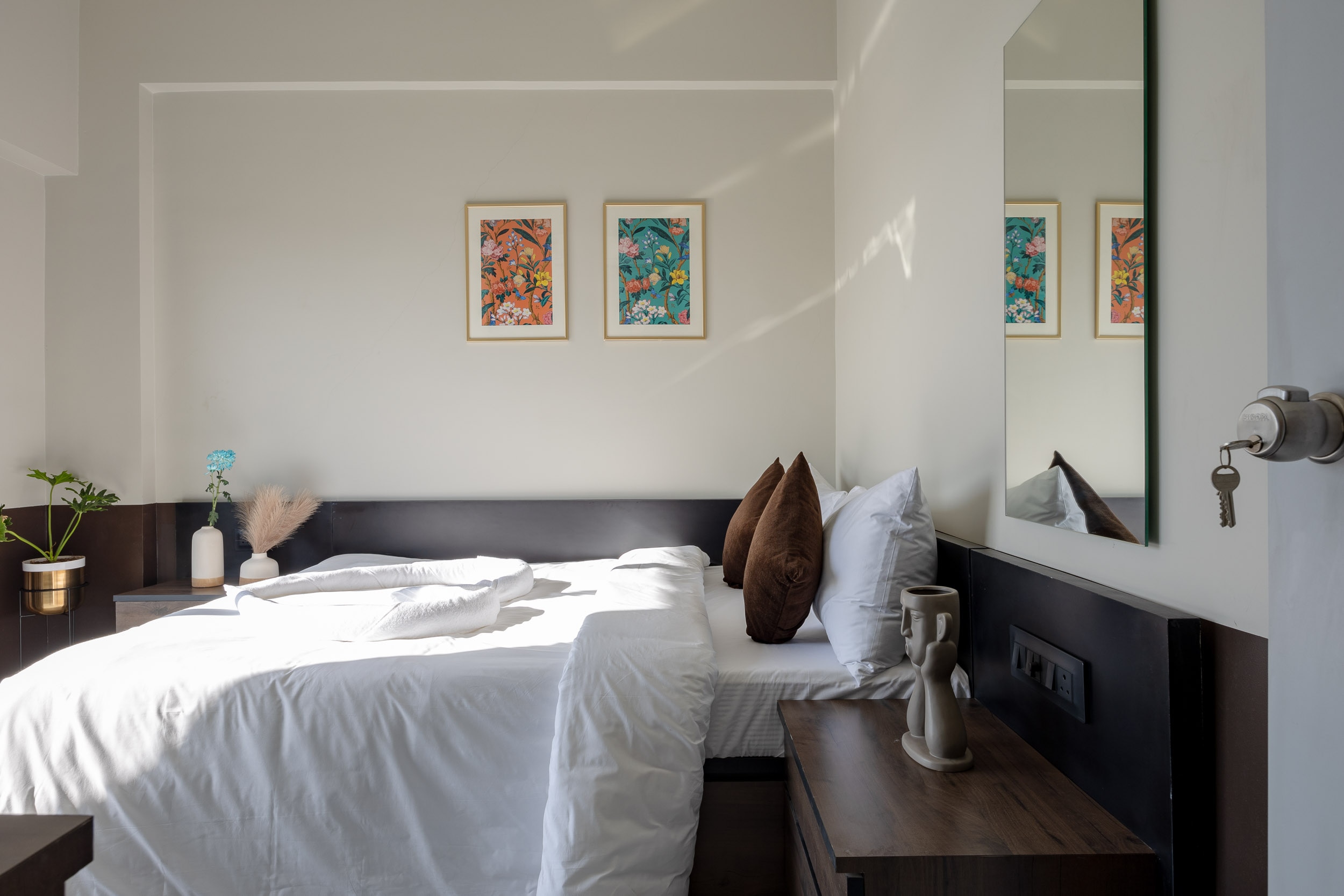 Saavi Suites - Tap to explore photos