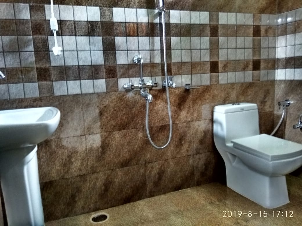 Greenwoods Homestay - Tap to explore photos