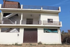 Hotel O Star Family Hotel & Hostel, Mampur Bana