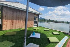NEW BUCKINGHAM PALACE HERITAGE HOUSEBOAT | HOT & COLD AC, Srinagar