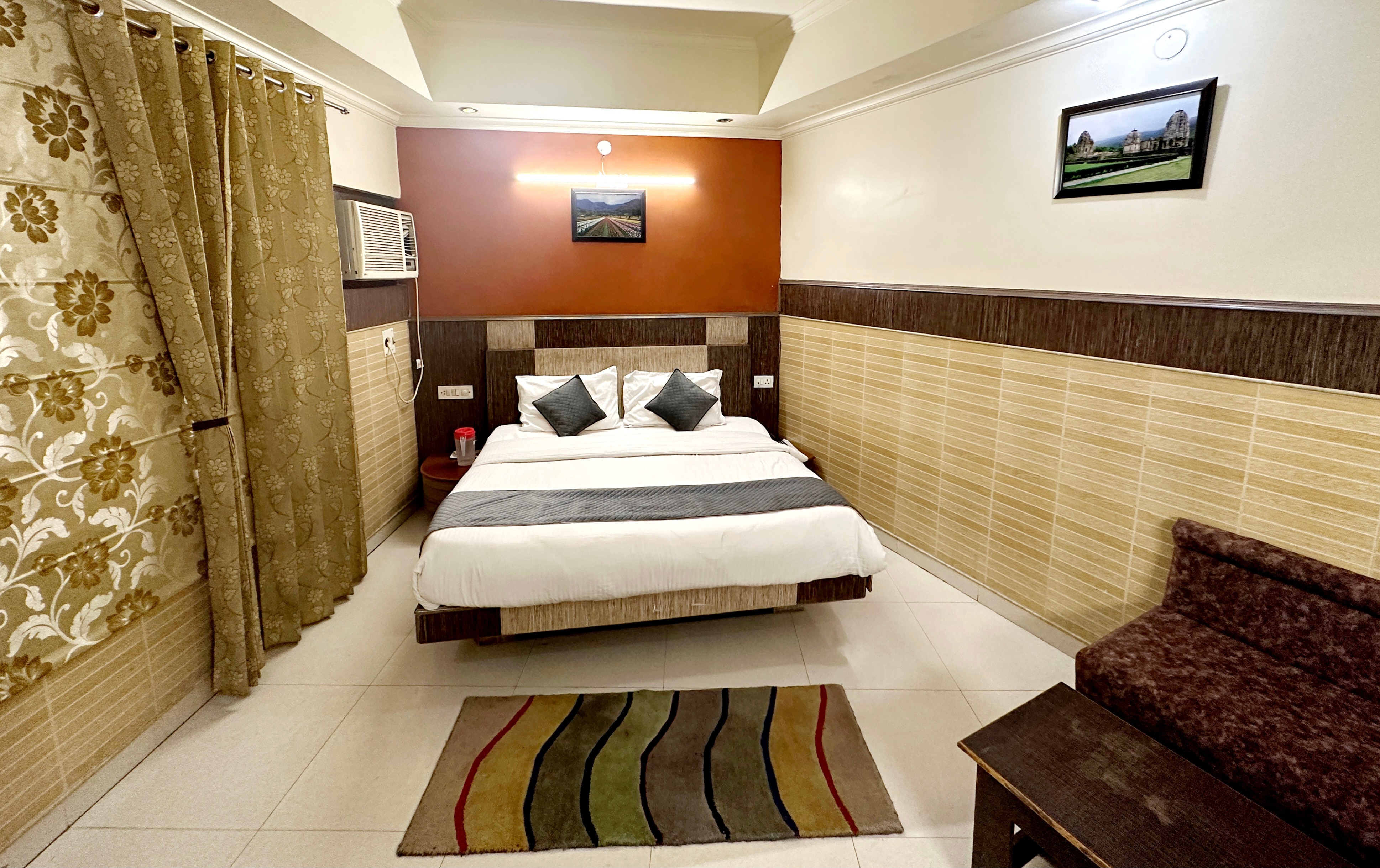 Hotel Om Hari Residency - Tap to explore photos
