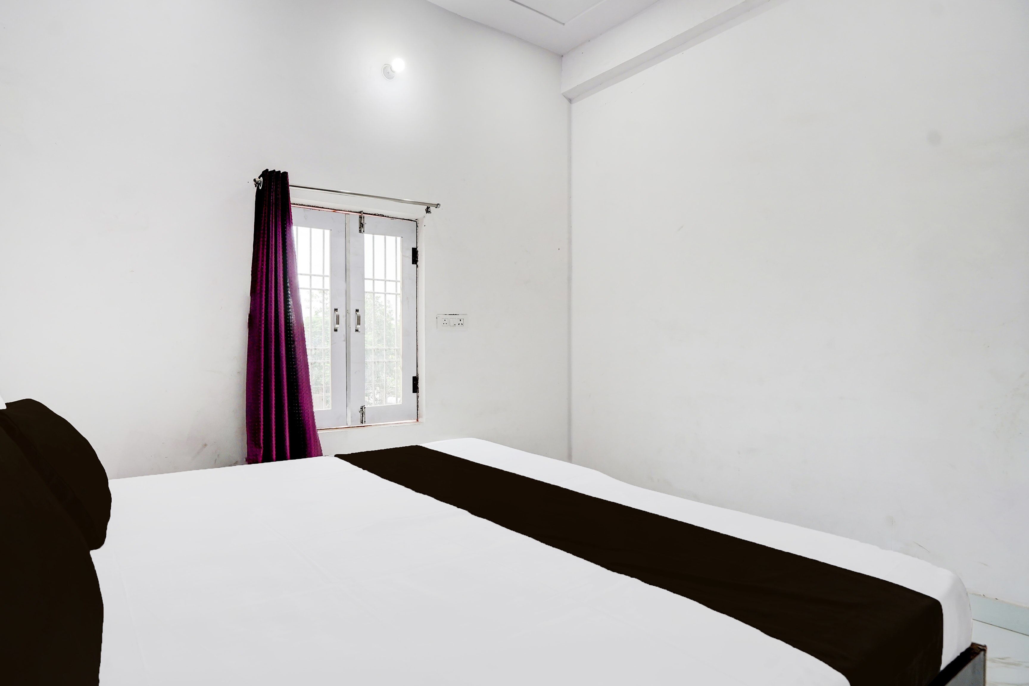 Hotel O The Royal Guest House & Restaurant - Tap to explore photos