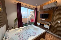 The Loft of Luxe Suits Romantic Bathtub for Love, Mohali