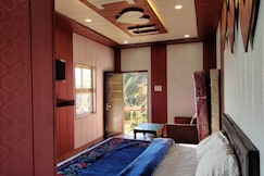 Jungle resort by TravelTwoTrip, Dhanaulti