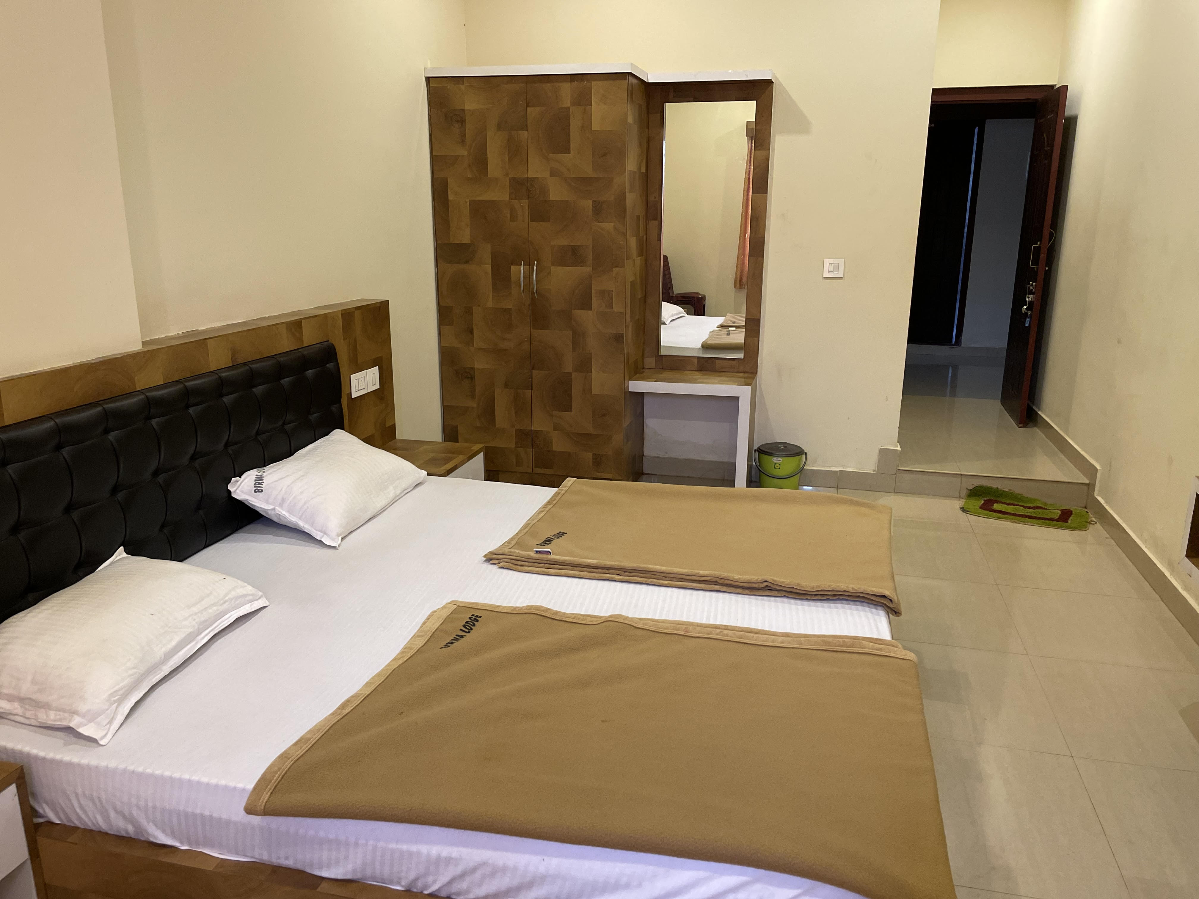 Hotel Birwa - Nelyadi - Tap to explore photos