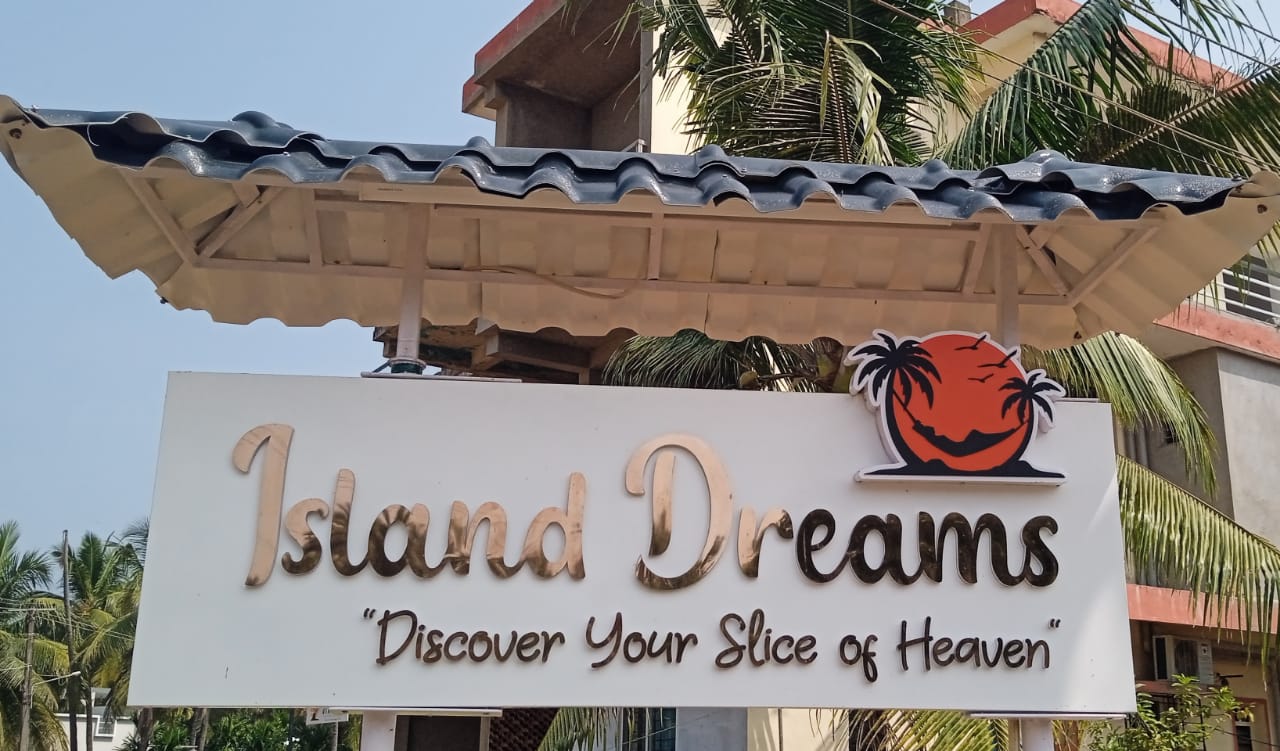 ISLAND DREAMS - Tap to explore photos