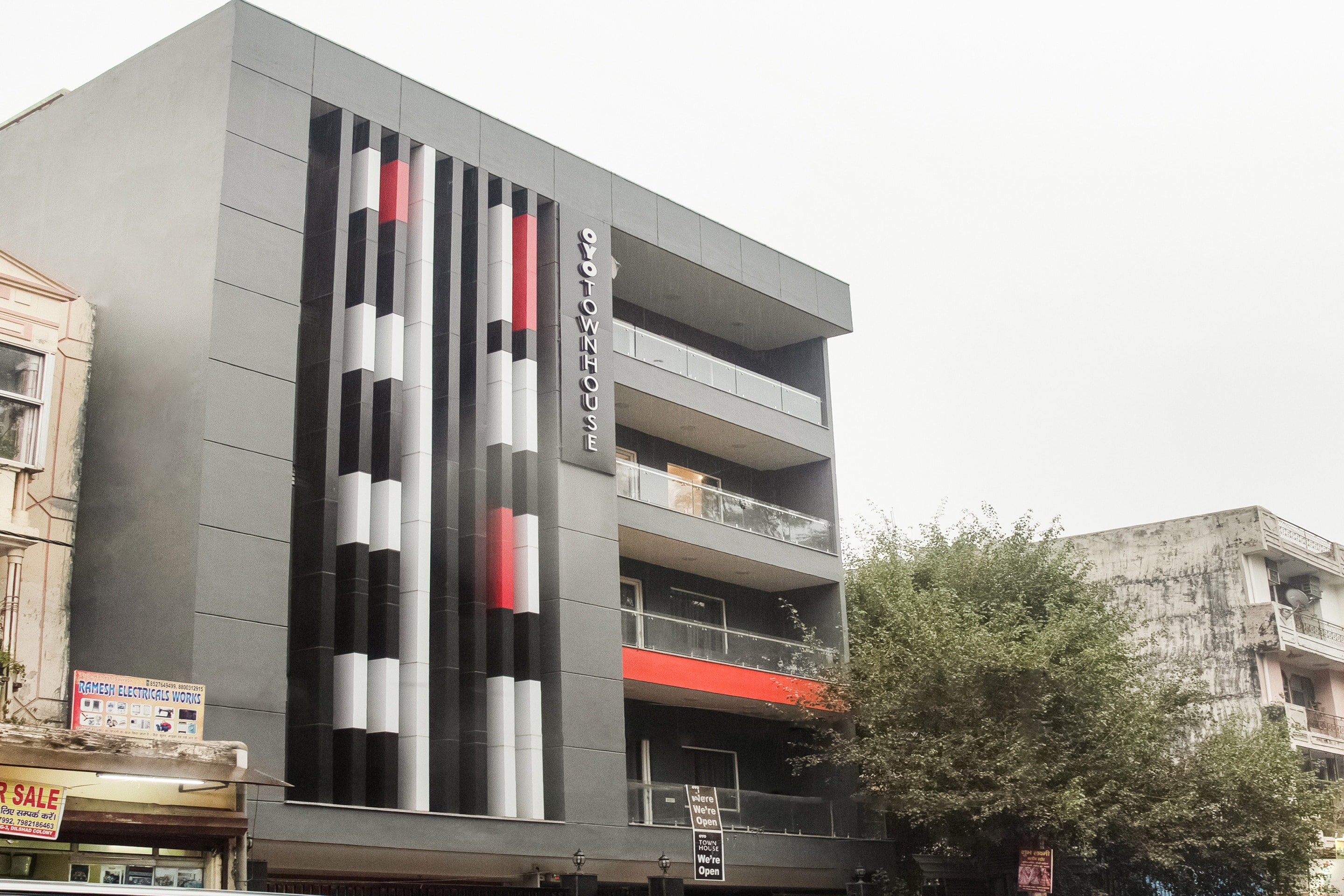 Townhouse Dilshad Garden Near Dilshad Garden Metro Station - Tap to explore photos