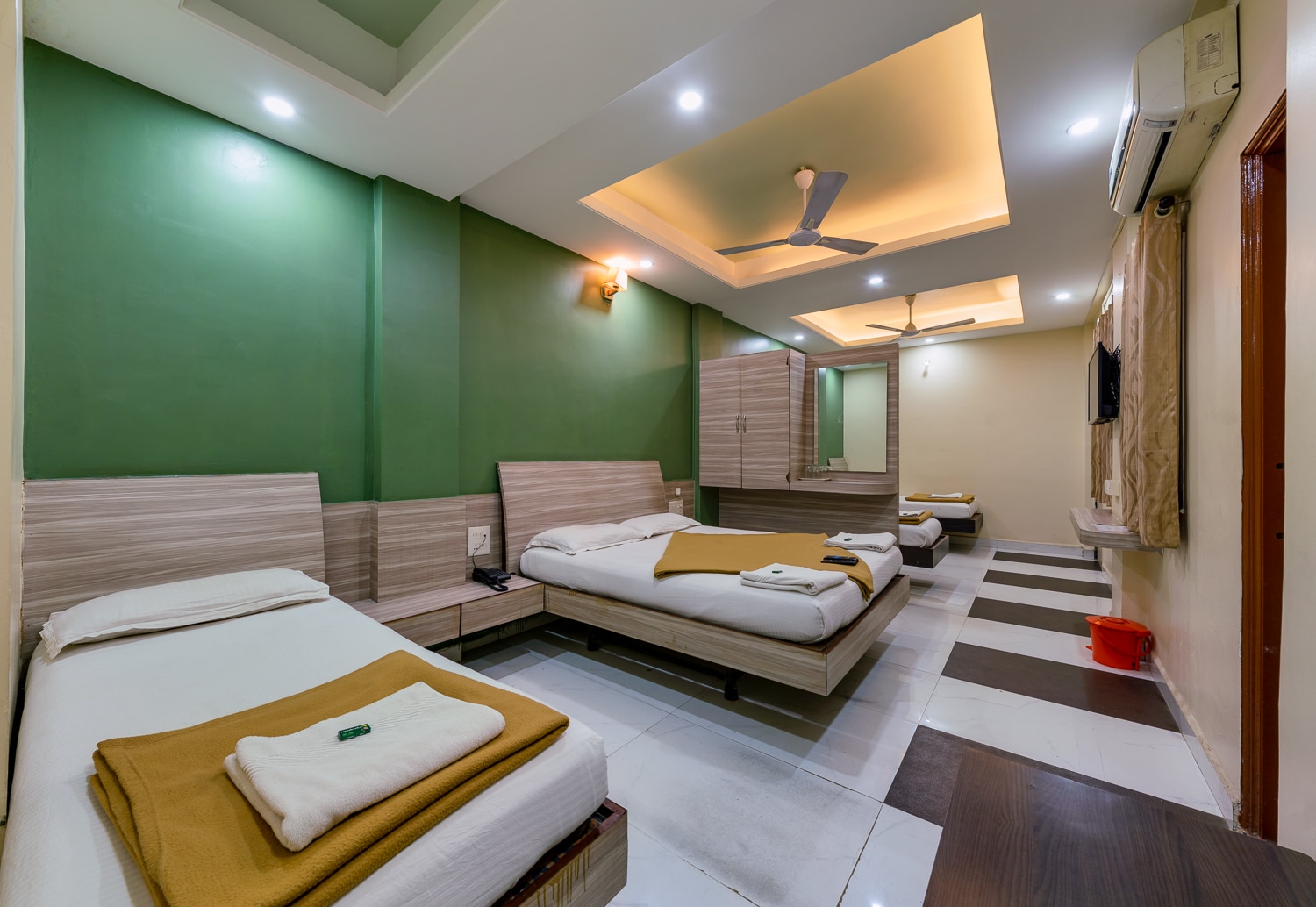 Hotel Radhakrishna 3