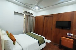 Hotel Center Point, Solapur
