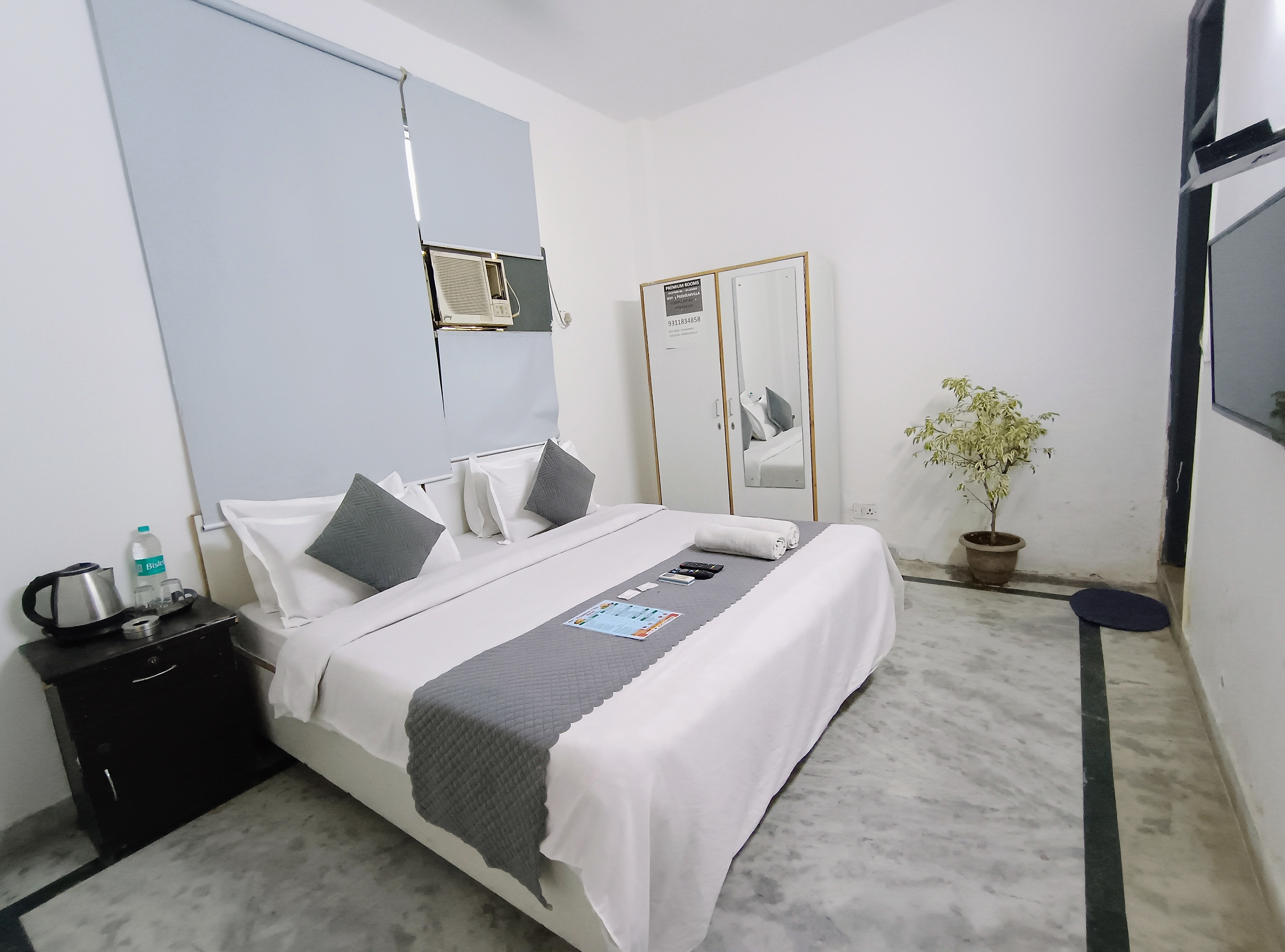 Hotel Hauz Khas Fort View - Tap to explore photos