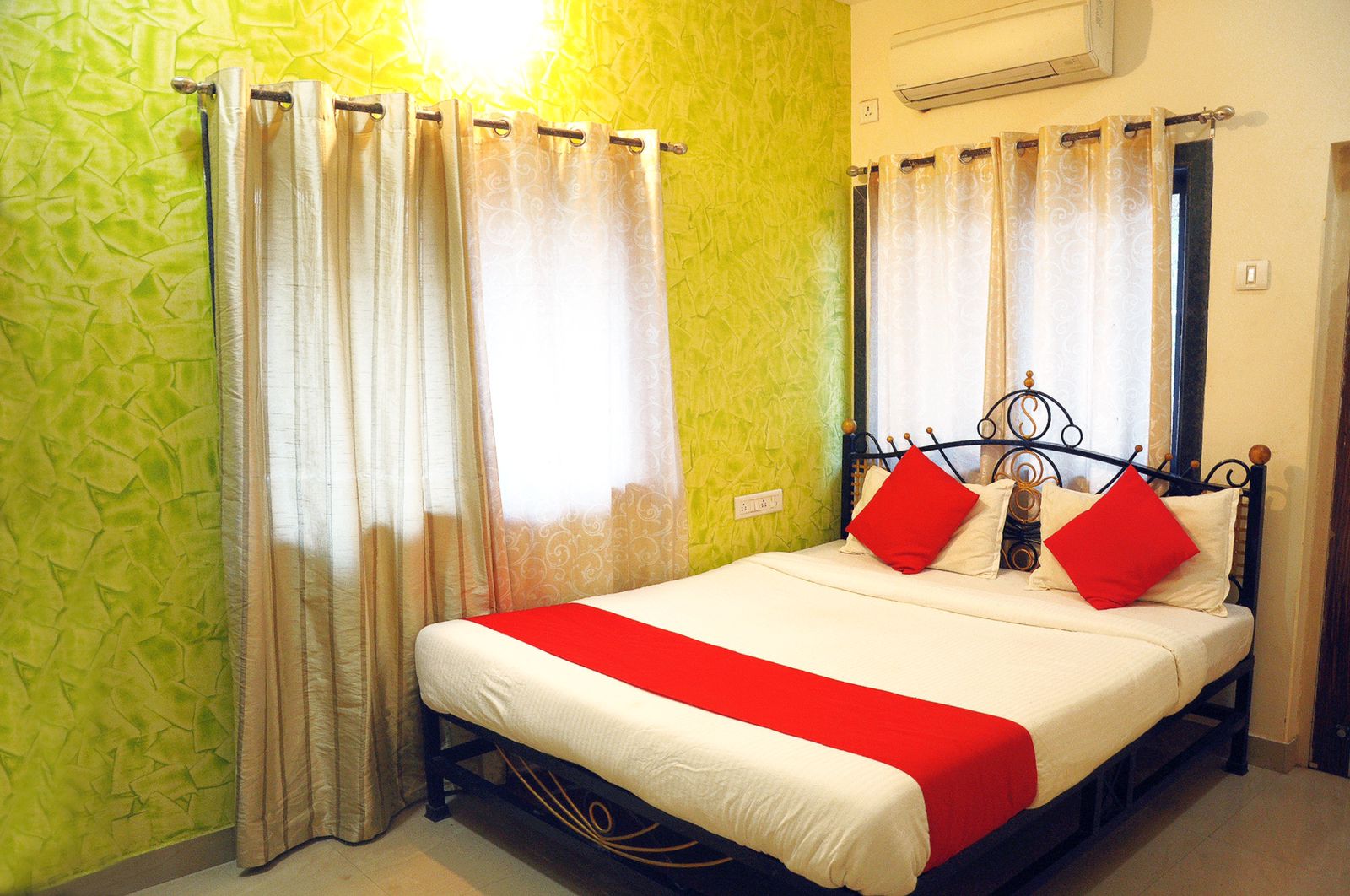 Deluxe Ac Room 1