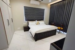 Heaven Hotel, Chandigarh