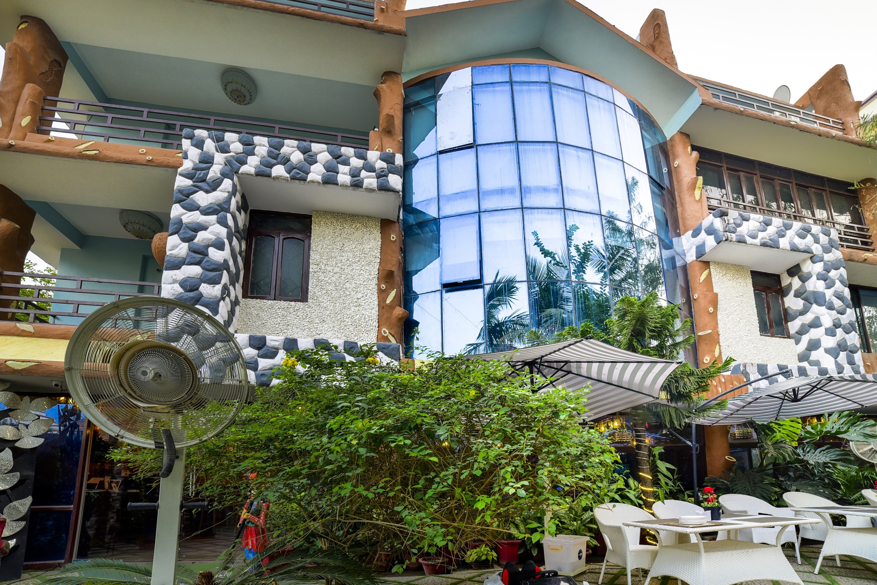 Hotel O Cafe Garden Villa - Tap to explore photos