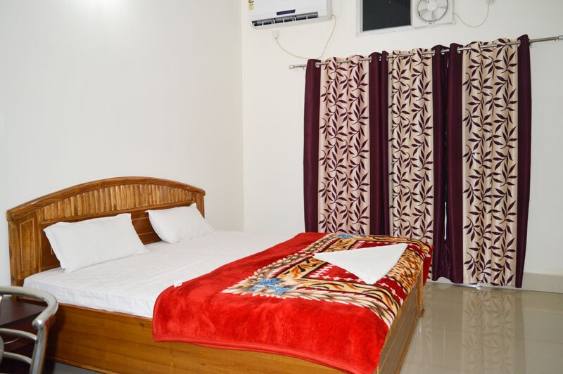 Hotel Ganga Shree Baikunthpur - Tap to explore photos