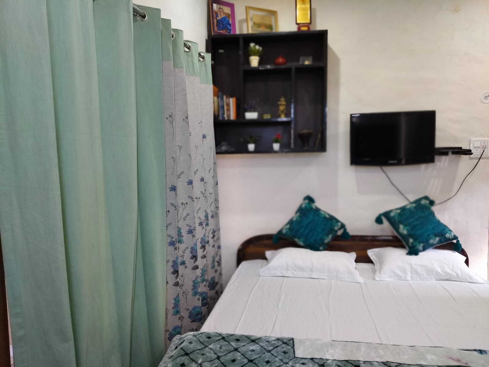 Kalrav Kunj Homestay 2BR(GF)Dwarahat By Homeyhuts - Tap to explore photos