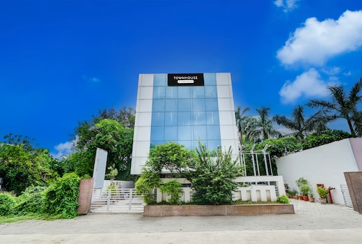 Super Townhouse Nagpur Airport Formerly Flora Inn