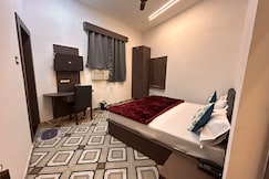 Town Table Restaurant Banquet & Hotel, Mainpuri