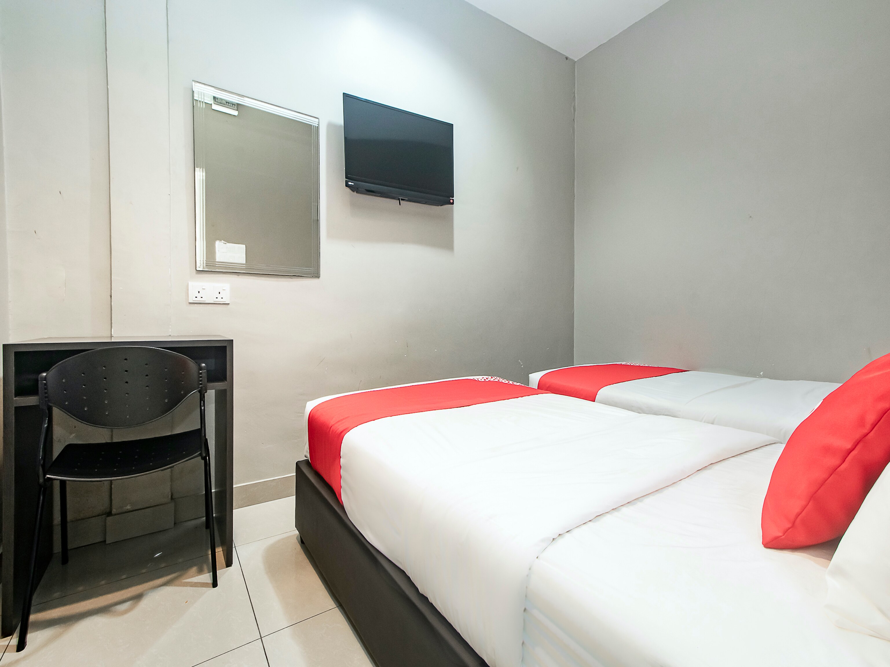 OYO 89885 Nice Stay Three Six Five Services - Tap to explore photos