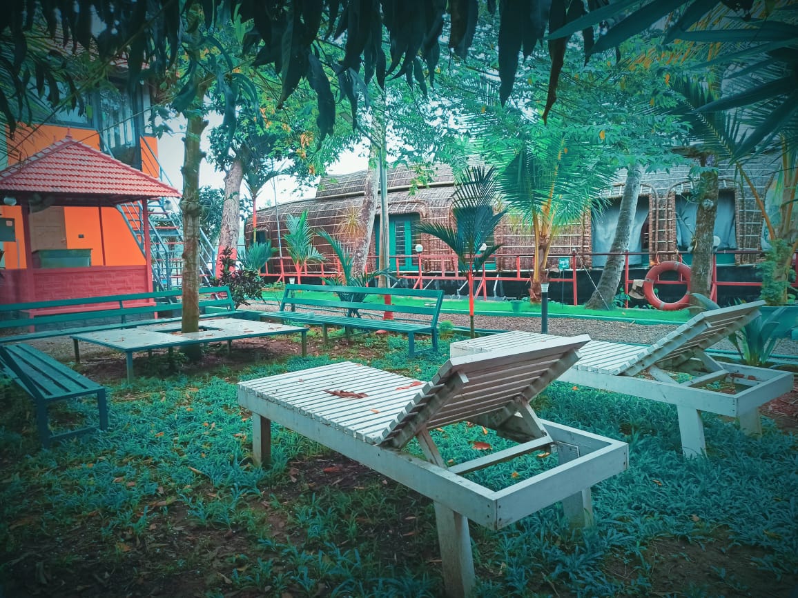 Lake Paradise Boutique Hotel - Tap to explore photos