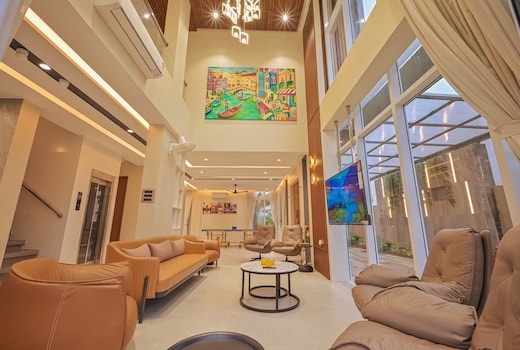 Tara Amodaa Luxury Villa w Heated Pool & Outdoor Theatre