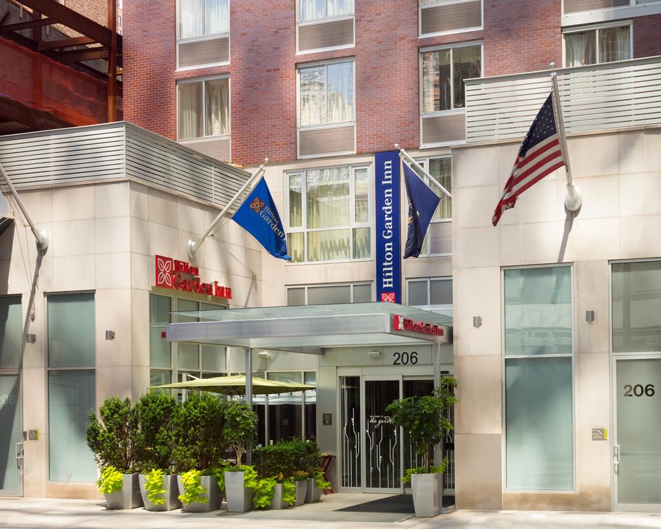 Hilton Garden Inn New York/Manhattan-Midtown East - Tap to explore photos