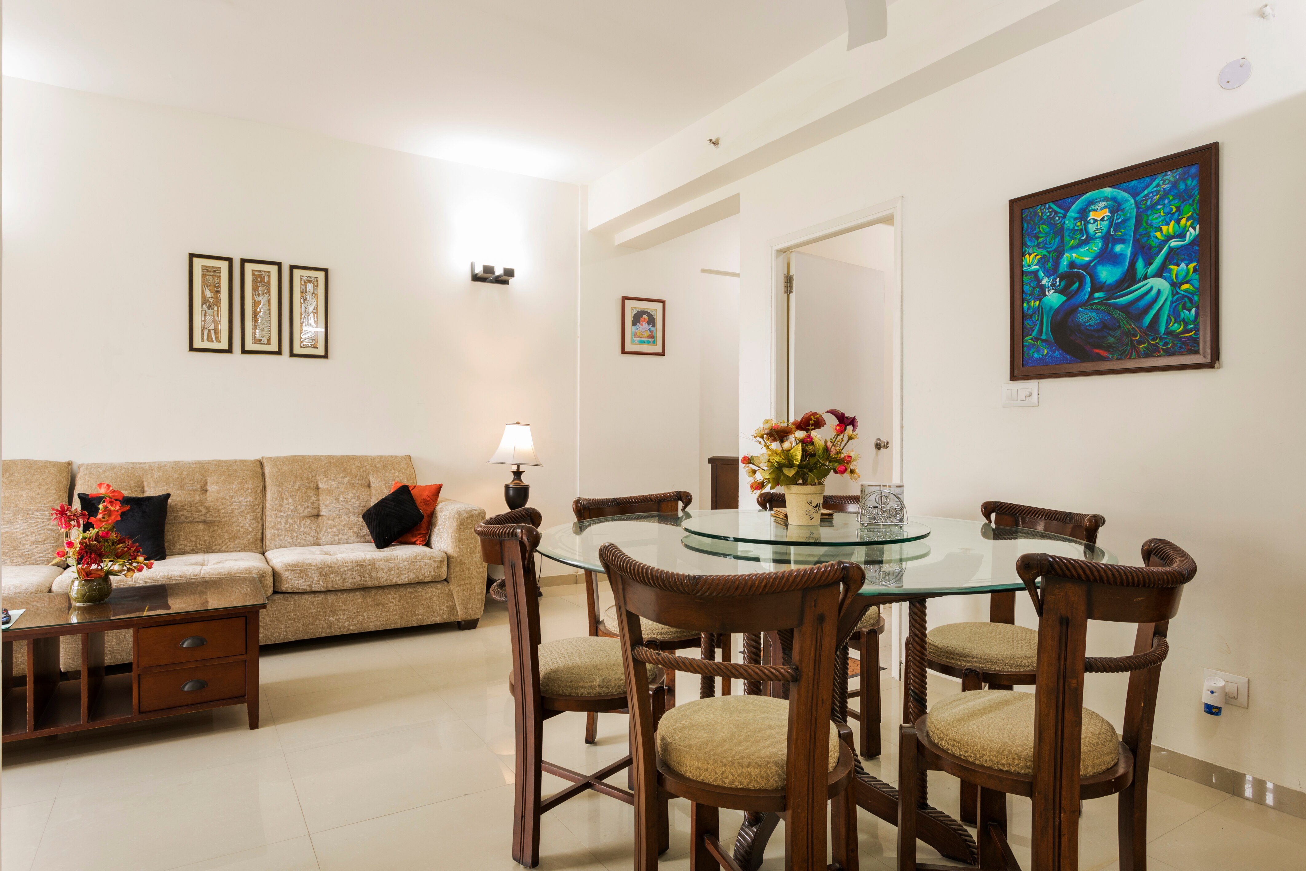 Hostie Elina-3br Condo at Motinagar - Tap to explore photos