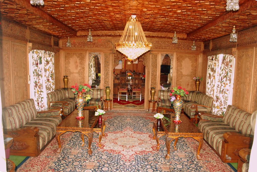 Shalimar Houseboats Srinagar  - Tap to explore photos