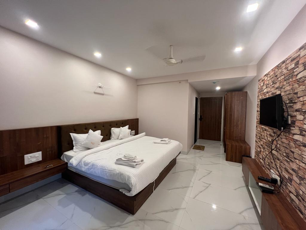 Royal Jamos Resort - Tap to explore photos
