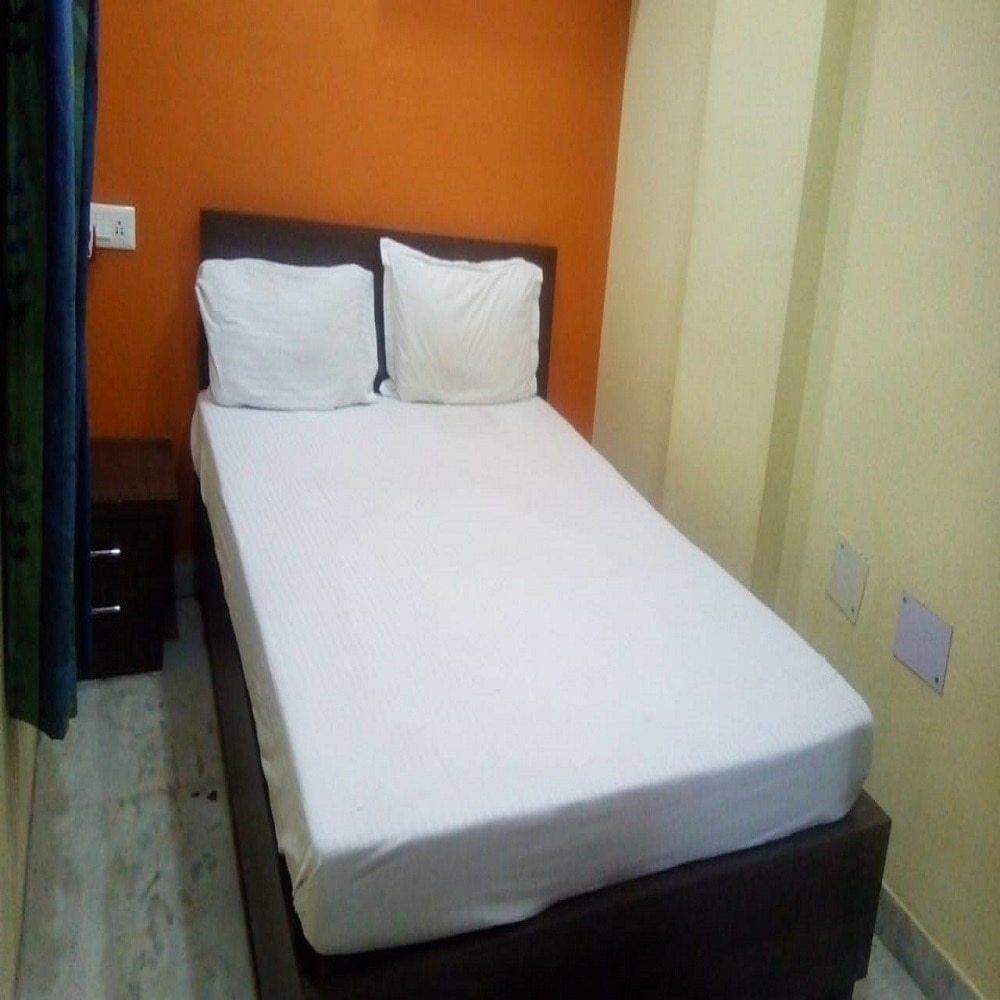 Mishra House, B/17, 4th Floor, Kolkata - Tap to explore photos