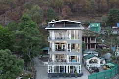 2BHK Apartment with Hill View in Kasauli, Kasauli