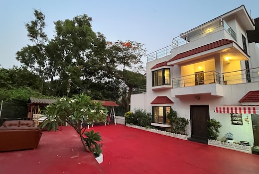 Royal Villa-2. Luxurious 3BHK Bungalow with Swimming Pool. MTDC Approved