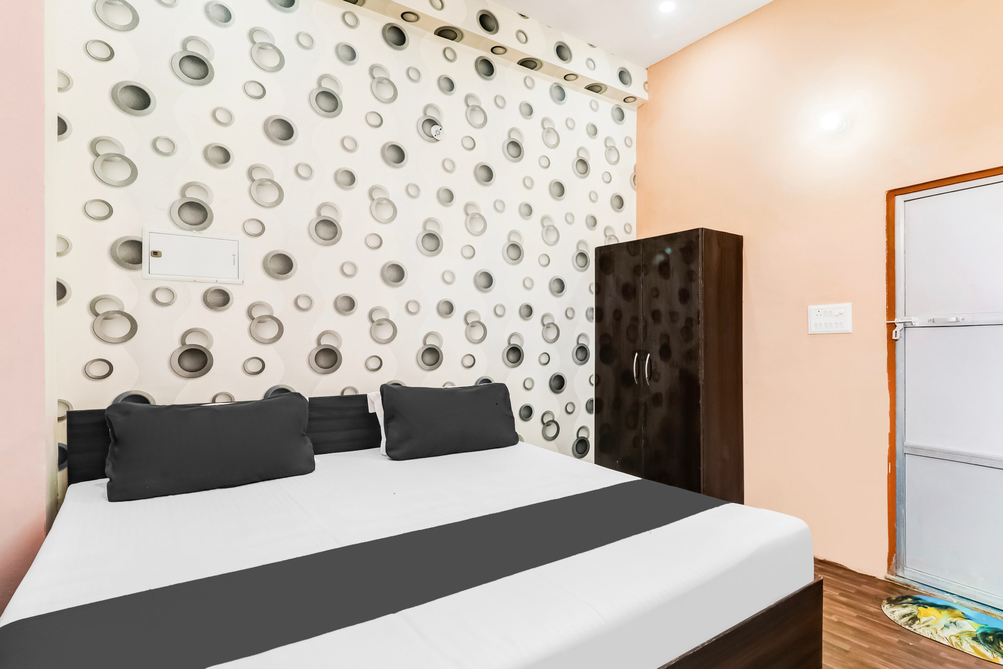 Hotel O Kamal Guest House - Tap to explore photos