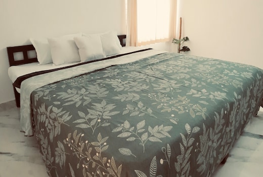 Near to beach  quieter bed  walk to cliff