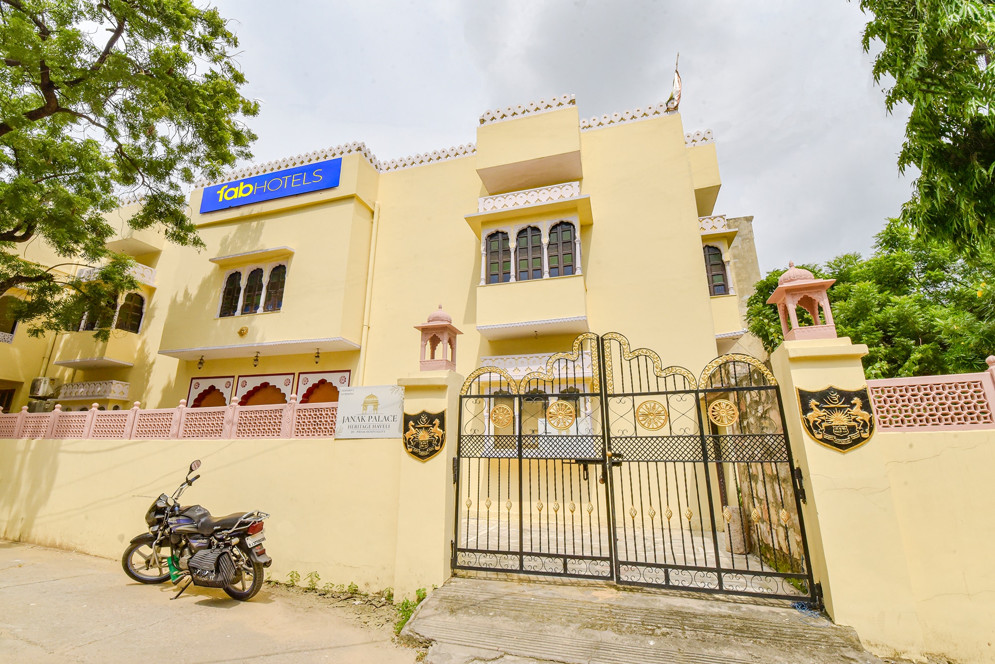 FabHotel Prism Homestay Near Jaipur Railway Station - Tap to explore photos