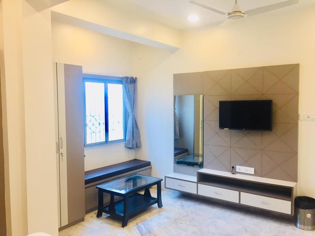 SHREE KRISHNA GUEST HOUSE KOLKATA - Tap to explore photos